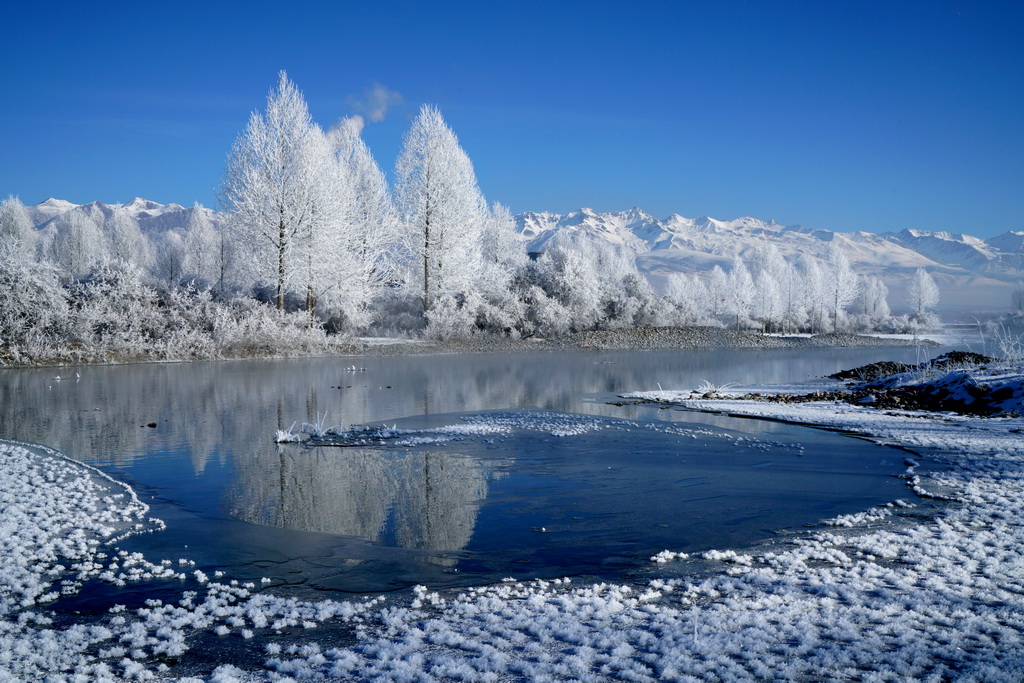 马志庆《湖光雪影》